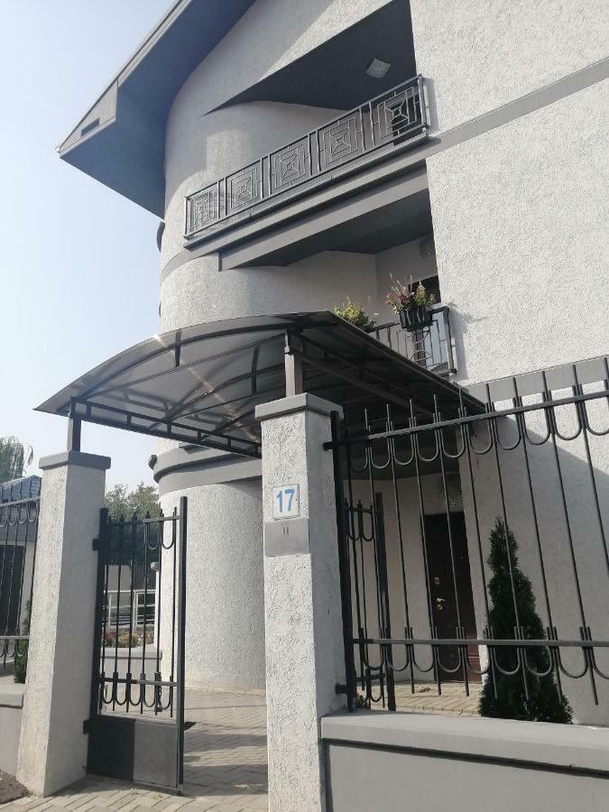 Irbis Inn Almaty Ngoại thất bức ảnh
